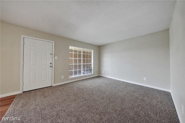 Foto del edificio - 900 N Durham Dr