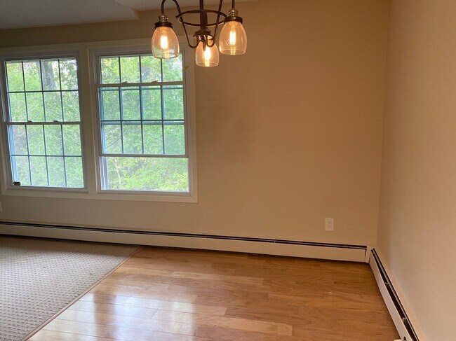 Foto del edificio - 4454 Cedar Lake Rd S