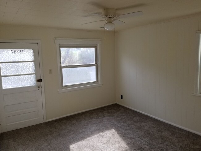 Building Photo - Two Bedroom House