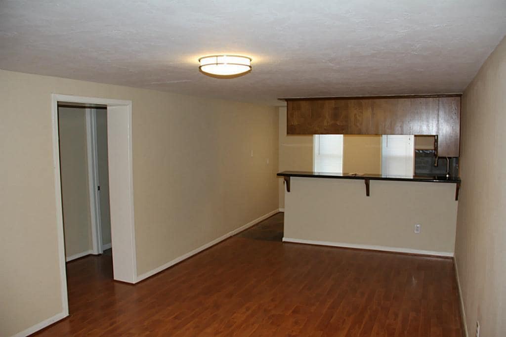 Primary Photo - 214 E Hilburn St