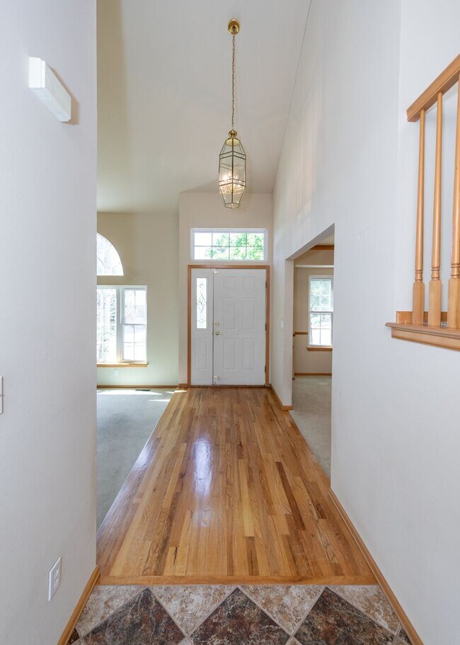 Building Photo - *COMING SOON* 5 Bedroom Broadmoor Beauty A...