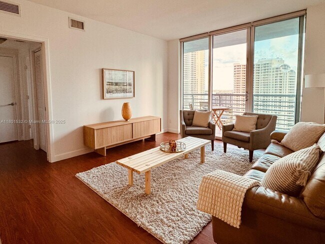 Foto del edificio - 335 S Biscayne Blvd