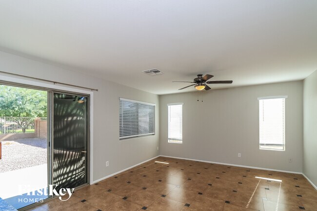 Foto del edificio - 8605 S 49th Dr