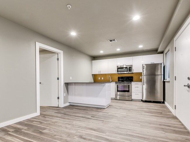 Foto del edificio - 2501 N Blackwelder Ave