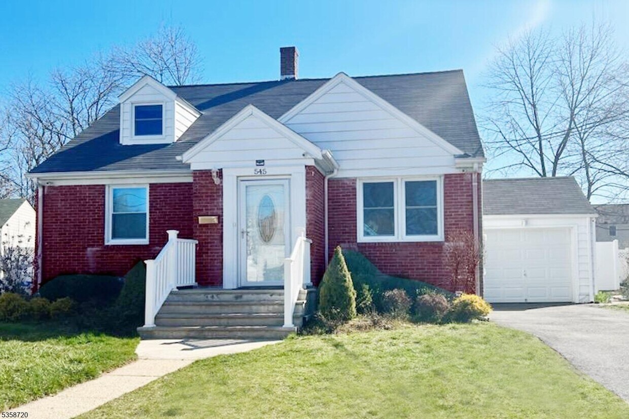 Foto principal - 545 Plymouth Rd