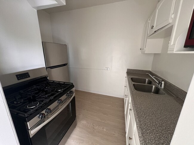 Interior Photo - 2532 DALY STREET