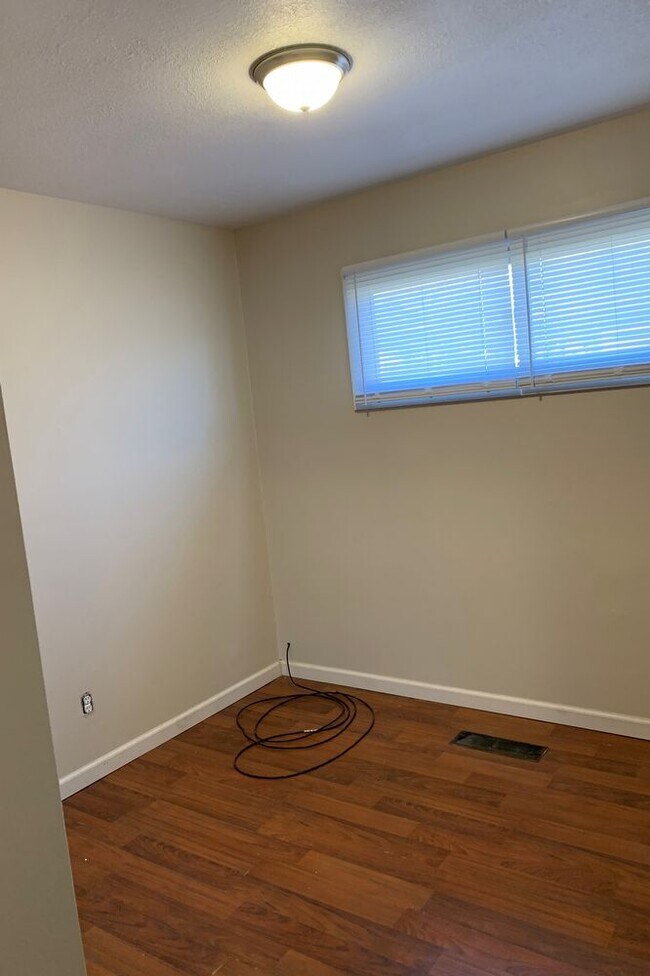 Foto del edificio - 3535 SE Adams St - 3 BR 1 BA