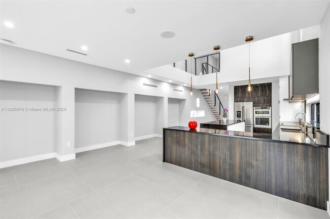 Building Photo - 808-810 SW 9th St