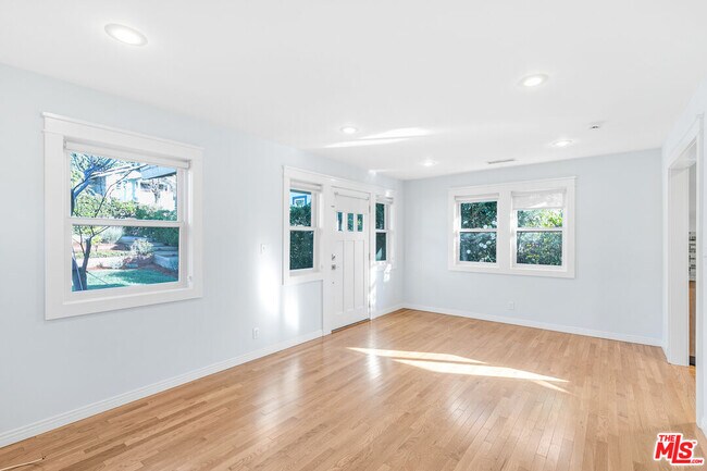 Foto del edificio - 1611 N Avenue 56