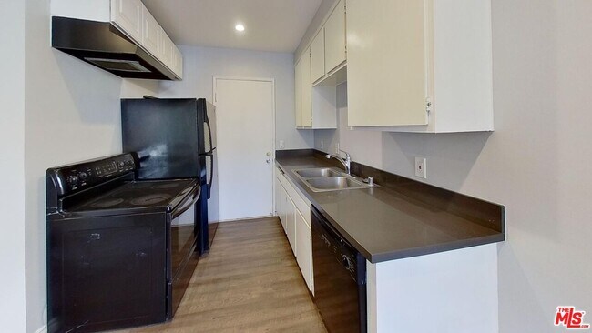 Foto del edificio - 525 N Sycamore Ave