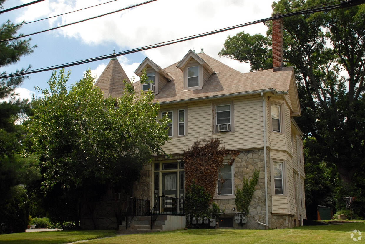 756 Woodland Ter, Sharon Hill, PA 19079 Apartments in Sharon Hill, PA