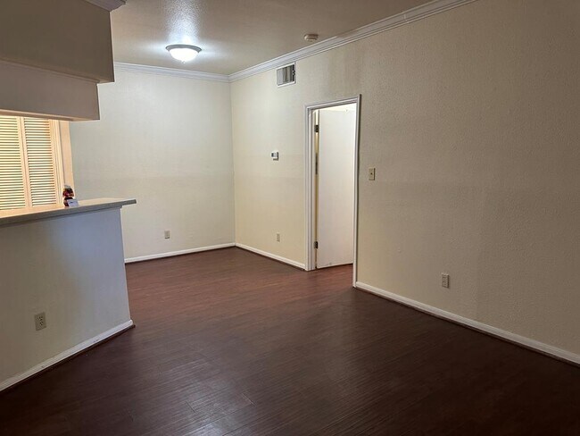 Building Photo - 2626 Holly Hall St