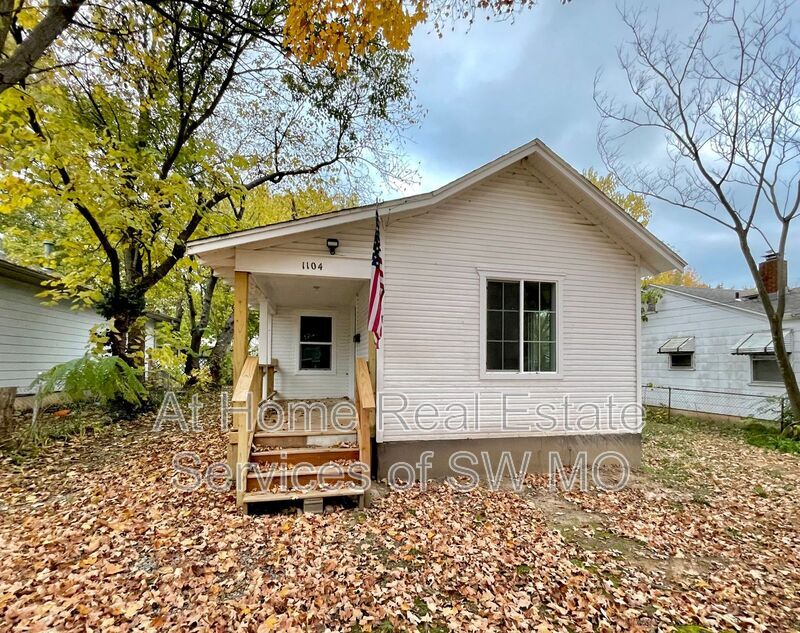 Foto principal - 1104 S Weaver Ave
