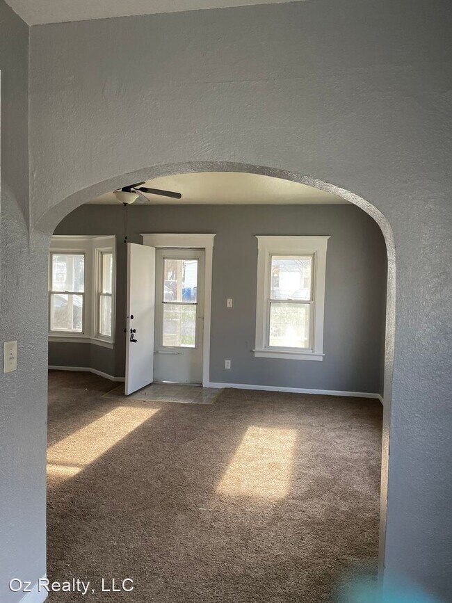 Building Photo - 3 br, 1 bath House - 886 National Ave