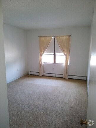 Building Photo - 22 Kenmar Dr