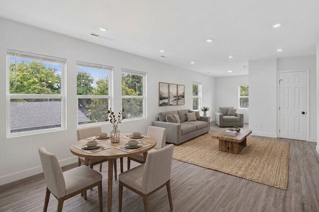 5BR, 2.5BA- 1200SF - 324 61st St Apartments