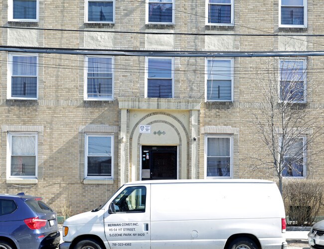 Building Photo - 801 E 226th St