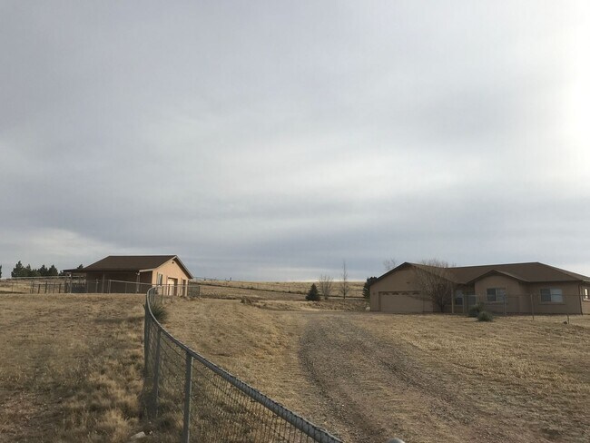 Building Photo - 2775 W Colt Canyon Trail