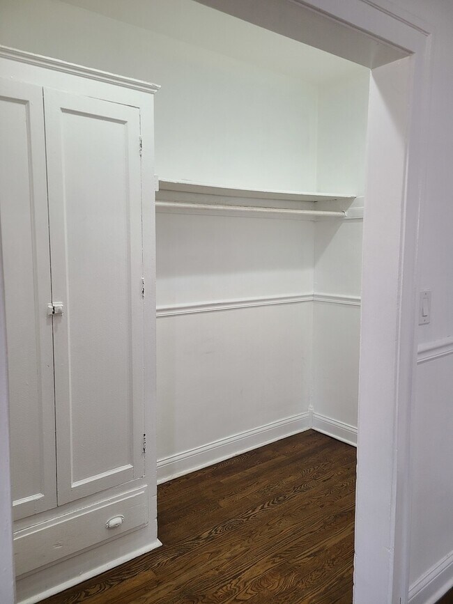 Building Photo - 4024 N Ashland Ave