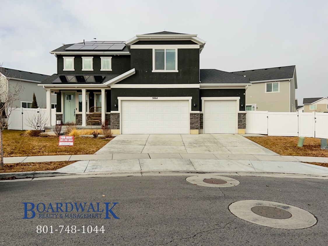 Foto principal - Modern 4-Bedroom Home in Herriman