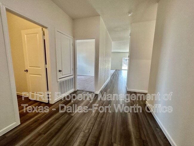Building Photo - 405 Frio River Rd