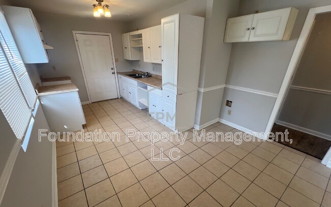 Foto del edificio - 4498 Suncrest Dr