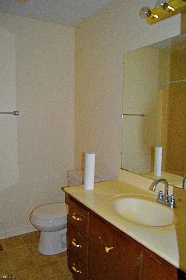 Building Photo - 1032 Brookview Dr
