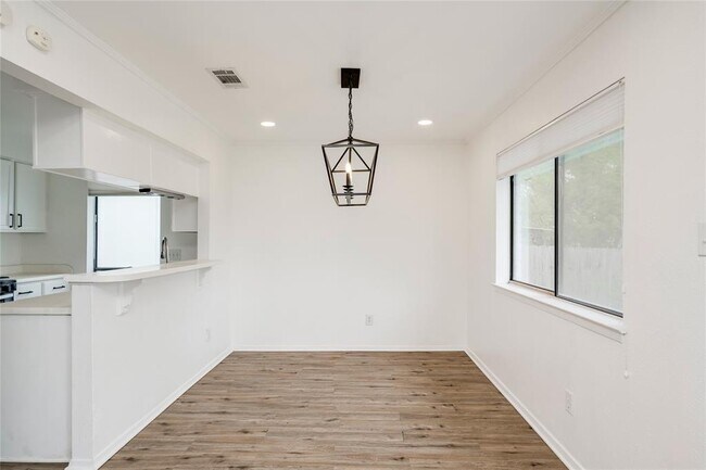 Building Photo - 6705 Lancret Hill Dr
