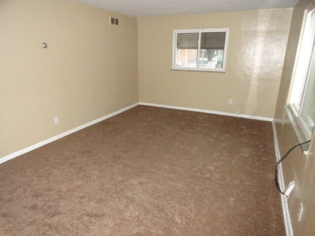 Building Photo - 20251 Crystal Ave