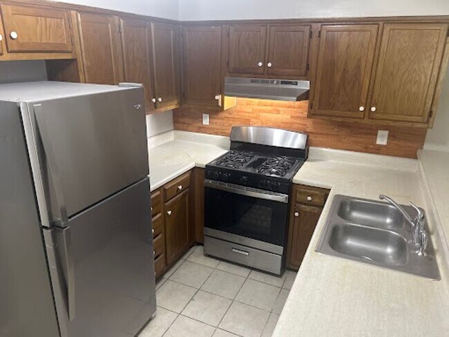 Building Photo - 8483 Pineland Dr