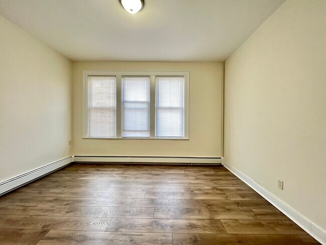 138 W 27th St #2 - 140 W 27th St