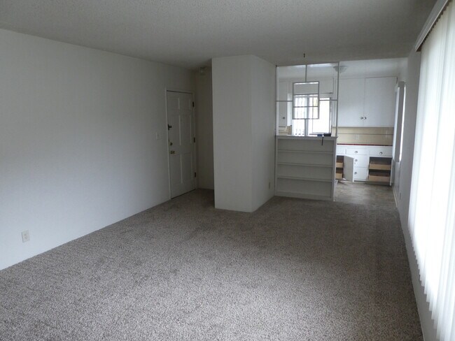 Building Photo - 3060 Luna Dr