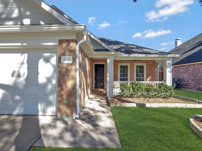 Foto del edificio - 21615 Brookchase Loop