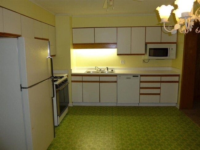 Building Photo - 2104 Parkside