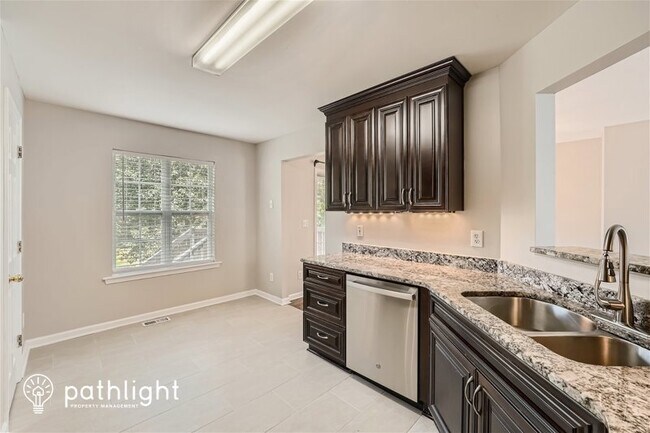 Foto del edificio - 3828 Autumn View Ln NW