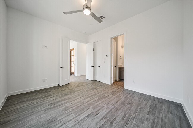 Foto del edificio - 815 W 17th St