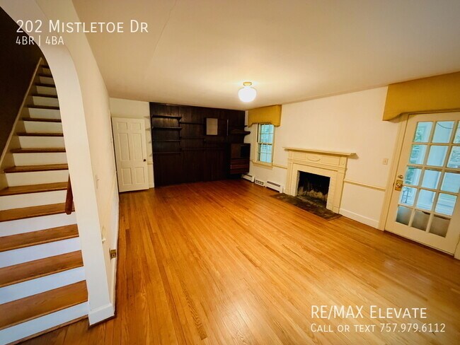Building Photo - 202 Mistletoe Dr