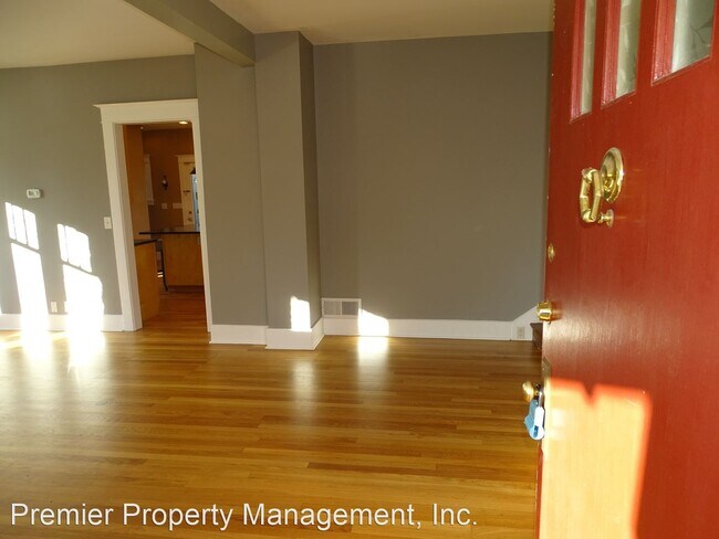 Building Photo - 3 br, 2 bath House - 2224 G St.