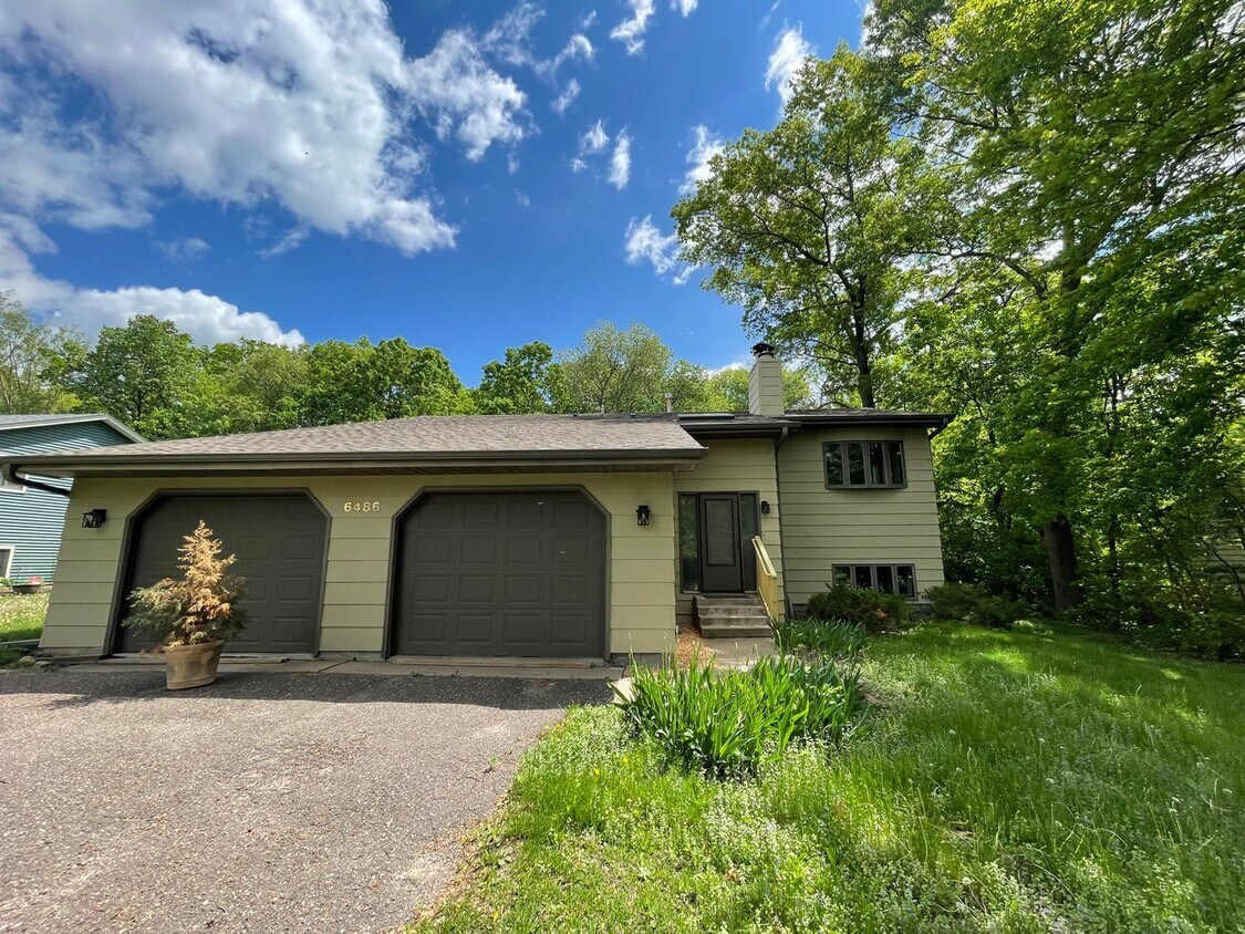 Primary Photo - Stunning 5 Bedroom 3 Bathroom home in Lino...