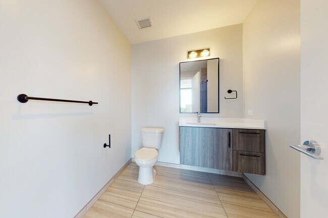 Interior Photo - 5252