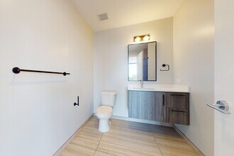 Interior Photo - 5252