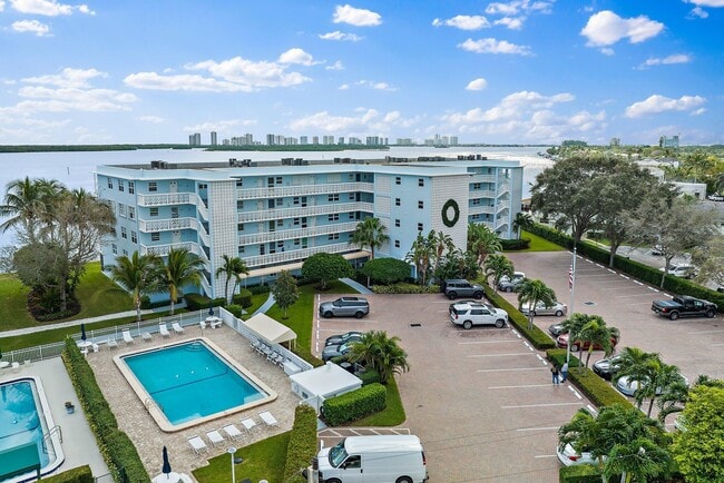 Building Photo - 60 Yacht Club Dr
