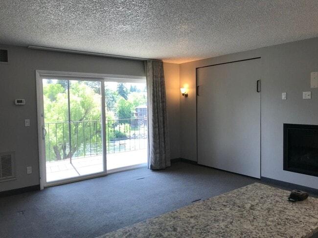 Building Photo - Large Studio Condo on Deschutes w/river trail access, minutes to downtown, heated pool, and cover...