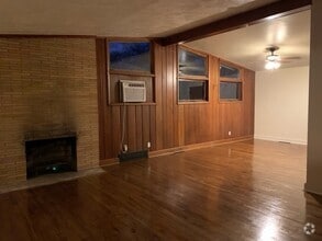 Building Photo - 133 Oakwood Cir