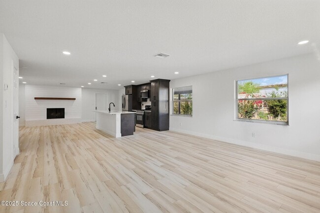 Building Photo - 280 Antigua Dr