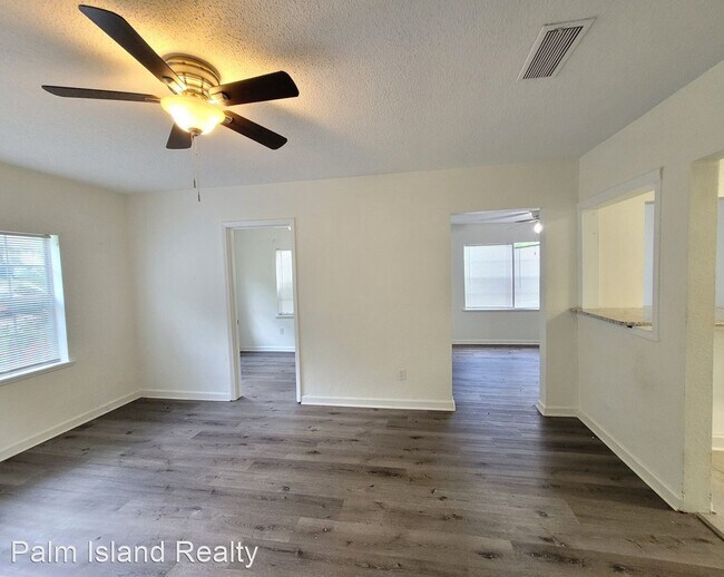 Building Photo - 3 br, 1 bath House - 239 Willow St