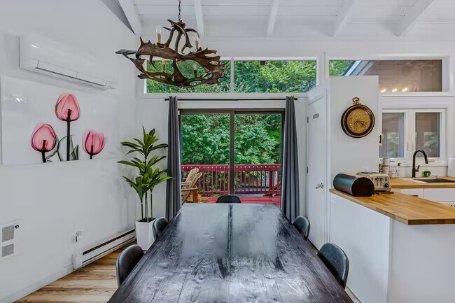 Foto del edificio - 2364 Willard Rd