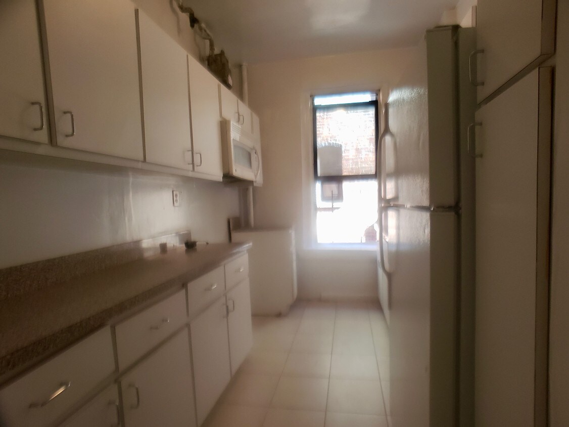 Kitchen - 112 Nagle Ave