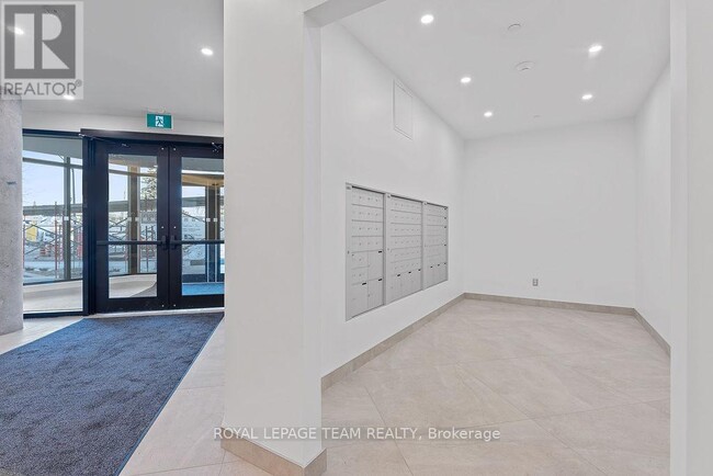 Photo du bâtiment - 360 Deschâtelets Ave.