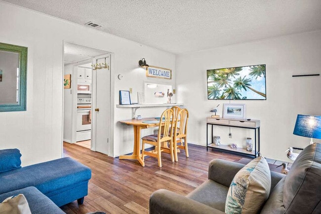 Building Photo - 2025 Eleventh Street-SI FL1-ID1023252P